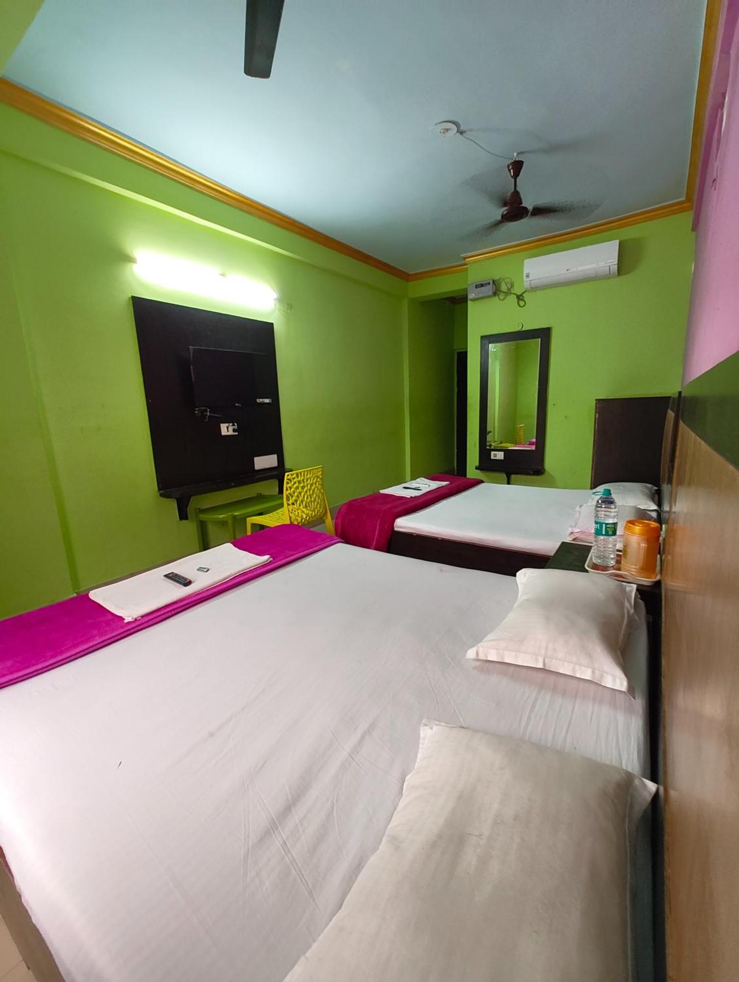 Goroomgo Samrat Palace Puri Near Sea Beach With Parking Facilities - Restaurant Available - Couple Friendly Exterior photo
