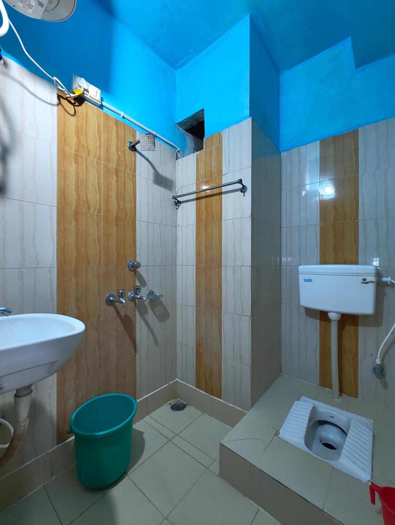 Goroomgo Samrat Palace Puri Near Sea Beach With Parking Facilities - Restaurant Available - Couple Friendly Exterior photo