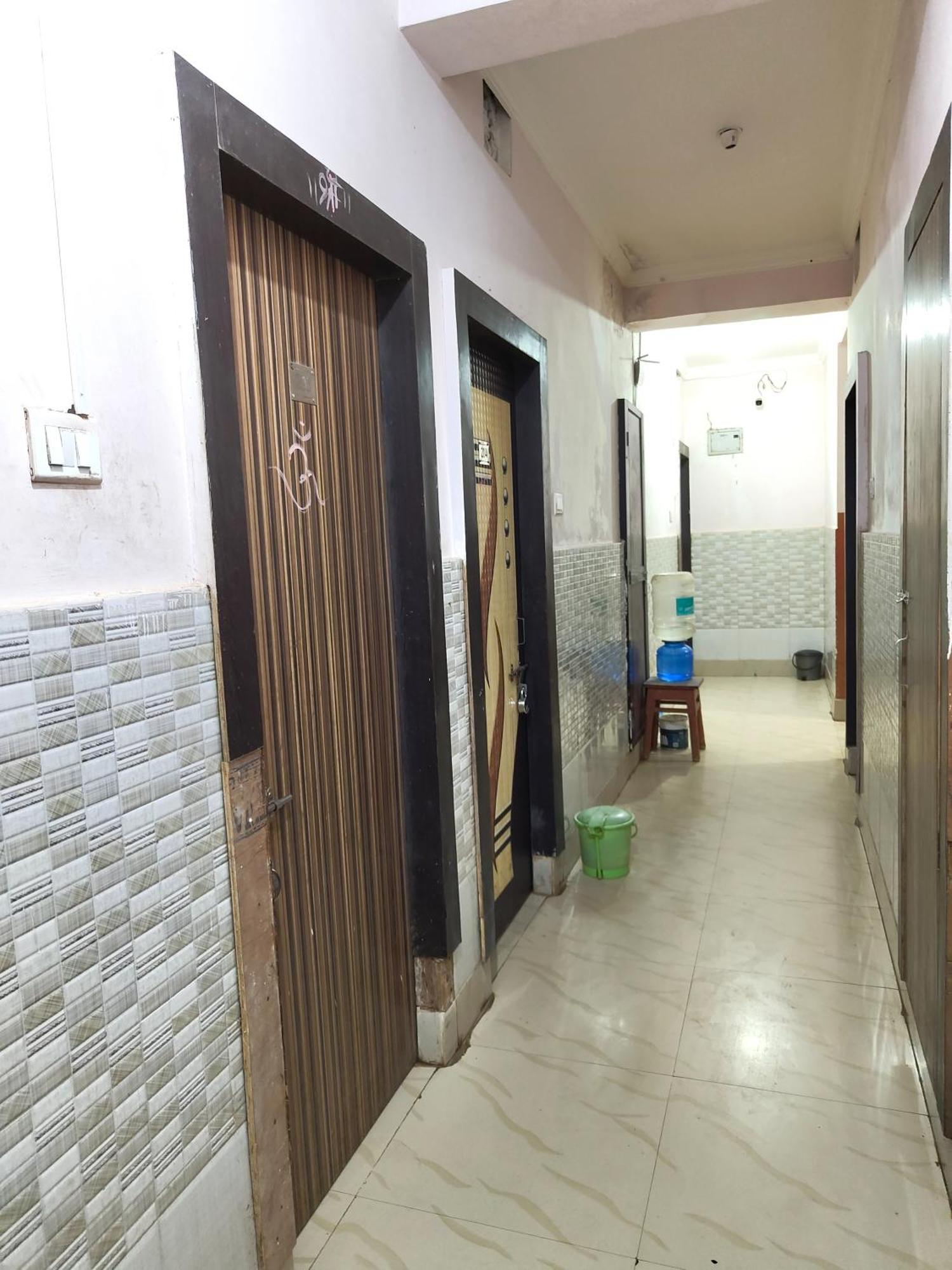 Goroomgo Samrat Palace Puri Near Sea Beach With Parking Facilities - Restaurant Available - Couple Friendly Exterior photo